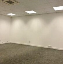 1 Roebuck Ln, Sale à louer Photo intérieure- Image 2 de 4