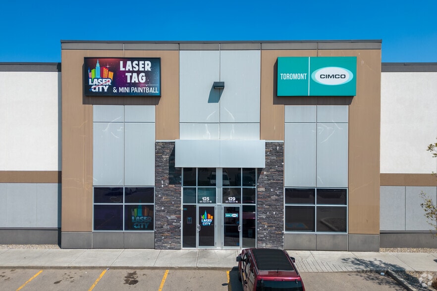 572 Aero Dr NE, Calgary, AB for lease - Building Photo - Image 3 of 6