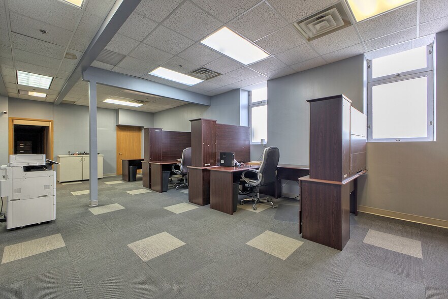 911 Ligonier St, Latrobe, PA à vendre - Photo du bâtiment - Image 3 de 18