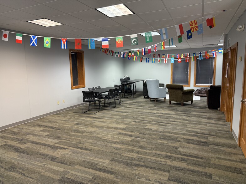 1980-1986 NW Copper Oaks Cir, Blue Springs, MO for sale - Building Photo - Image 2 of 12