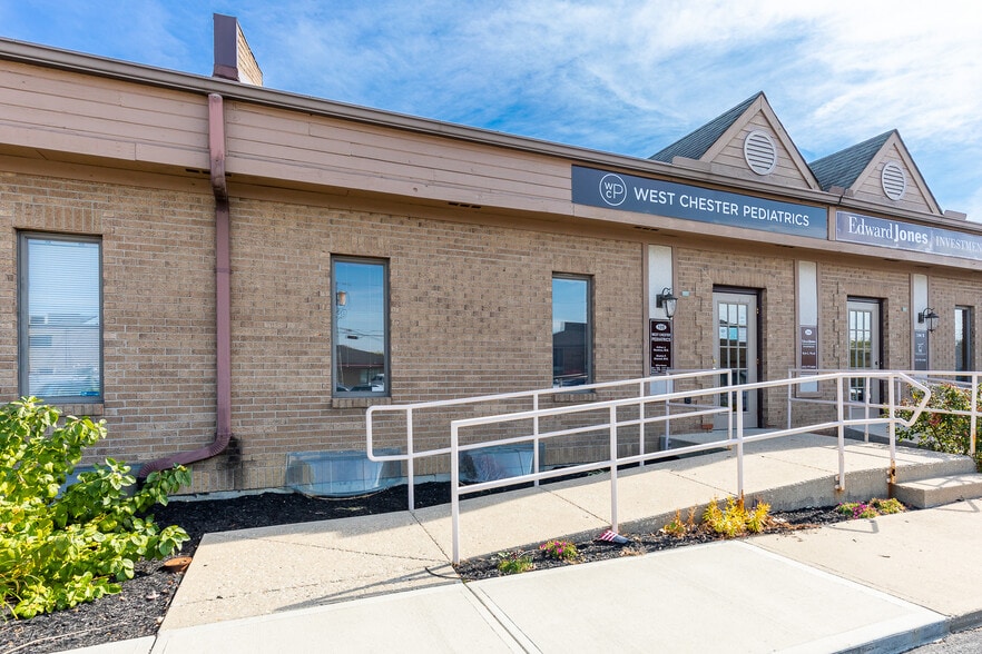 7665 Monarch Ct, West Chester, OH à louer - Photo du bâtiment - Image 3 de 12