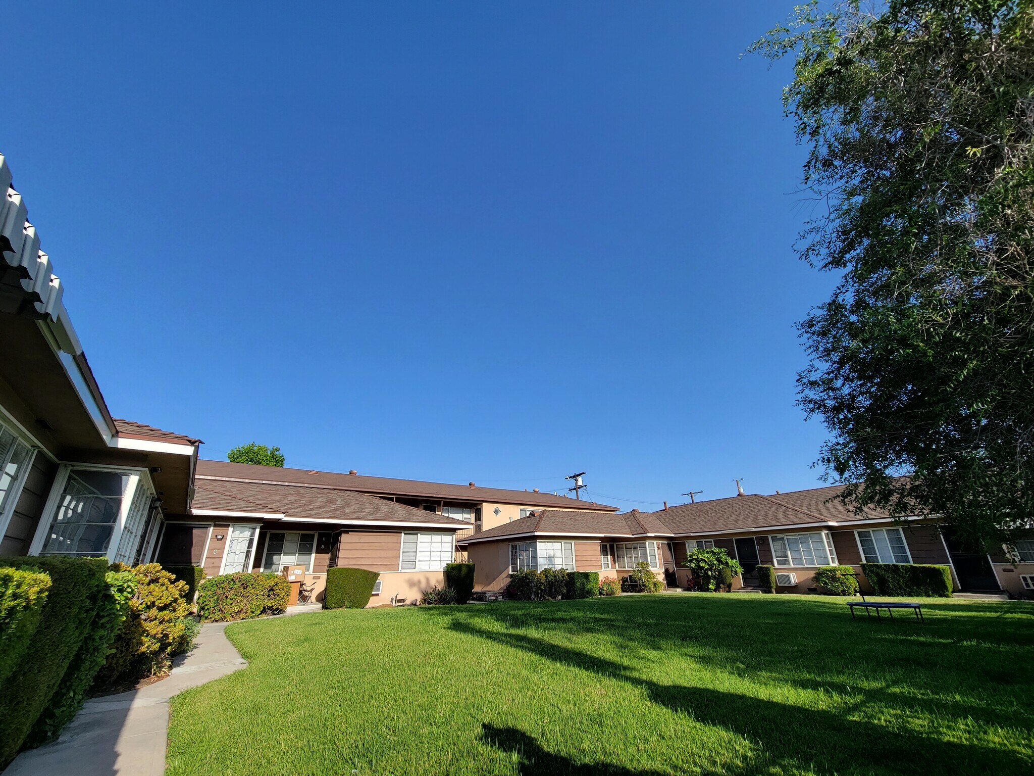 2420 N Buena Vista St, Burbank, CA for sale Primary Photo- Image 1 of 1