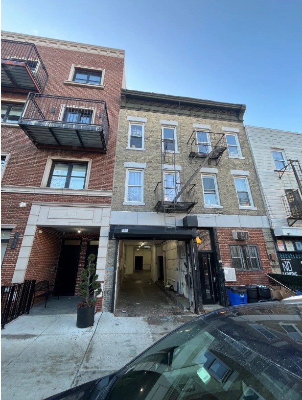 874 Kent Ave, Brooklyn, NY à louer Photo du bâtiment- Image 1 de 4