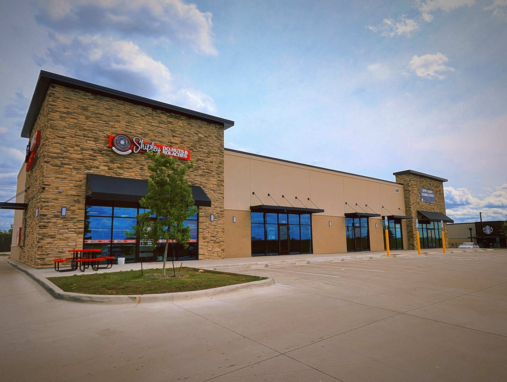 2401 NW Loop 820, Fort Worth, TX for lease Primary Photo- Image 1 of 8