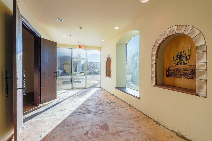 102 W Main St, Shawnee, OK à vendre - Photo du bâtiment - Image 3 de 22