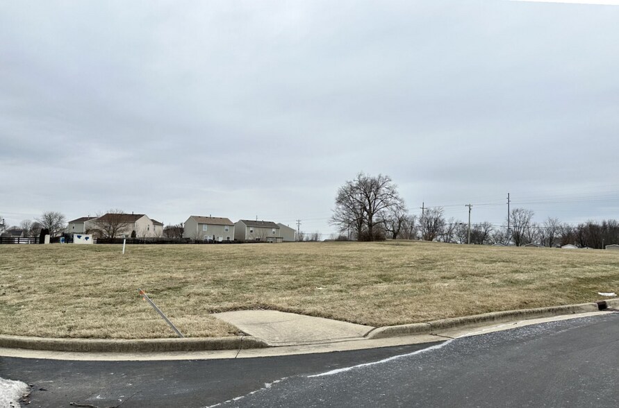 W Worthville Rd, Greenwood, IN à vendre - Photo du bâtiment - Image 2 de 7