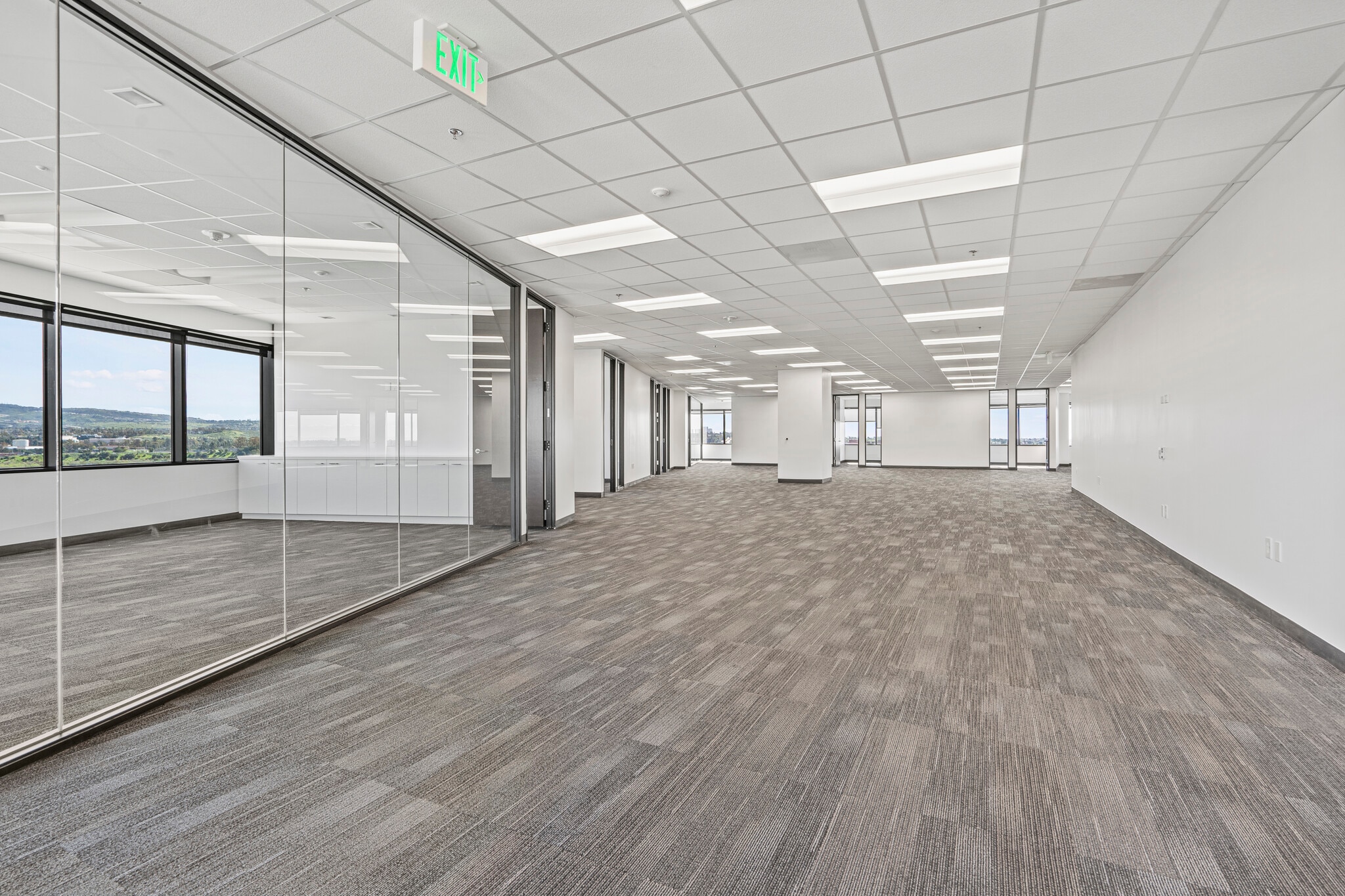 5000 Birch St, Newport Beach, CA à louer Photo intérieure- Image 1 de 9