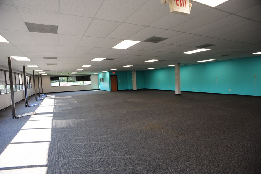 438 E Wilson Bridge Rd, Worthington, OH for lease - Interior Photo - Image 3 of 9