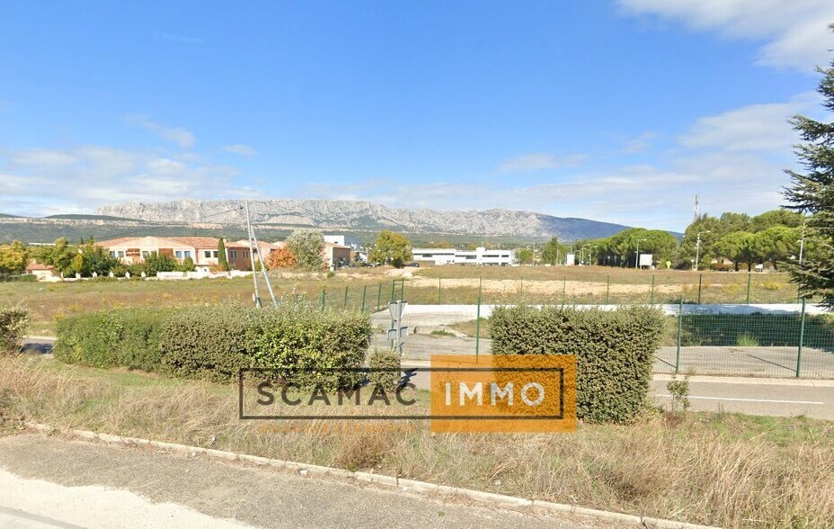 Industrial in Rousset for lease - Building Photo - Image 1 of 4