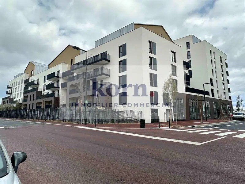 Retail in Bagneux for lease Building Photo- Image 1 of 5