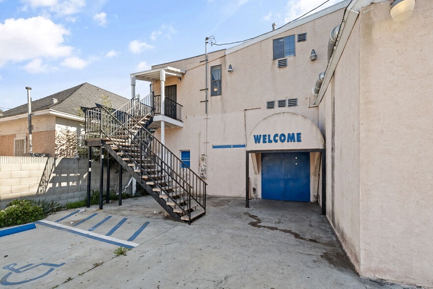10527 Compton Ave, Los Angeles, CA for sale - Building Photo - Image 3 of 33