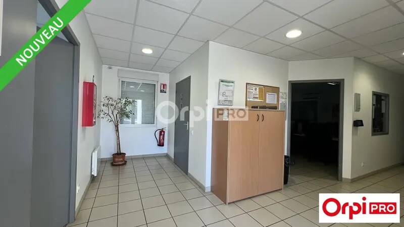 Flex in Valence for sale - Interior Photo - Image 2 of 8