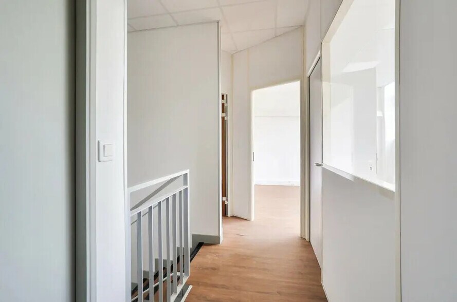 Office in SAINT-OUEN-L'AUMONE for lease - Interior Photo - Image 2 of 7