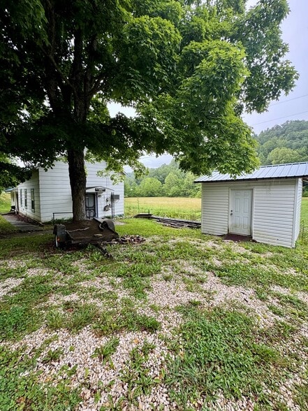 2071 Mattie Rd, Louisa, KY à vendre - Photo du bâtiment - Image 3 de 31