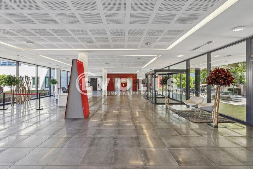 Bureau dans Rosny-sous-Bois à louer - Hall d’entrée - Image 2 de 14