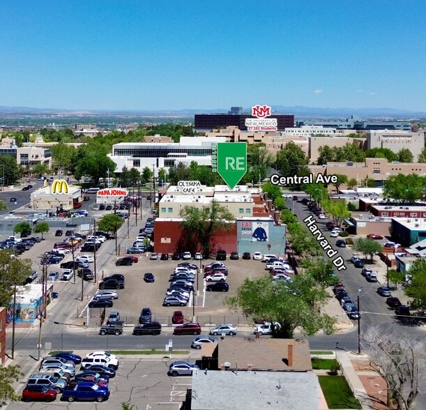 University Retail Sale Investment portfolio of 3 properties for sale on LoopNet.ca - Building Photo - Image 3 of 7