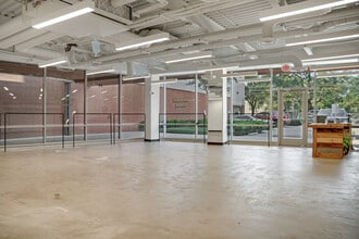 2100 Travis St, Houston, TX for lease Interior Photo- Image 2 of 5