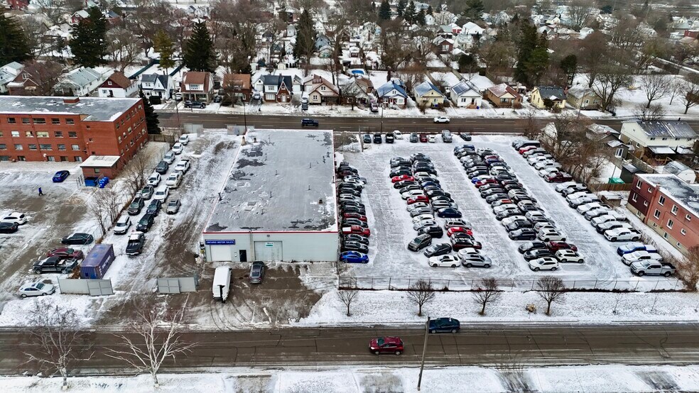 188 Park Rd S, Oshawa, ON à vendre - Photo du bâtiment - Image 2 de 18