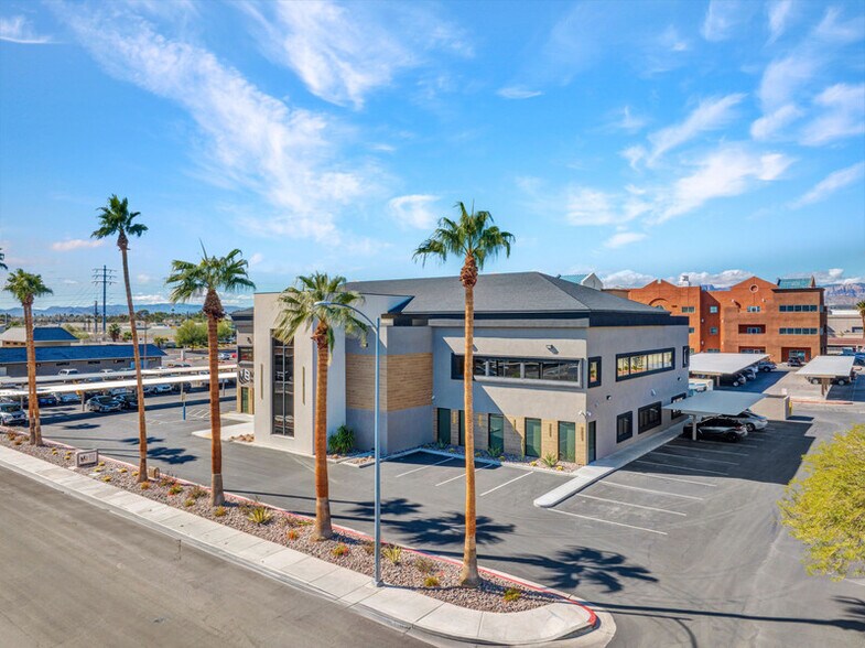5420 W Sahara Ave, Las Vegas, NV à louer - Photo du bâtiment - Image 1 de 15