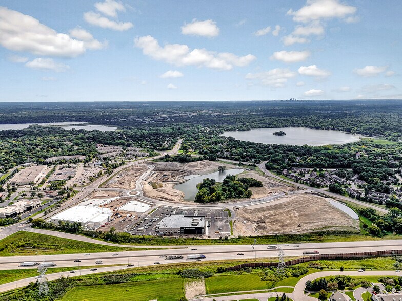 13001 County Road 10, Plymouth, MN à louer - Photo du bâtiment - Image 2 de 5