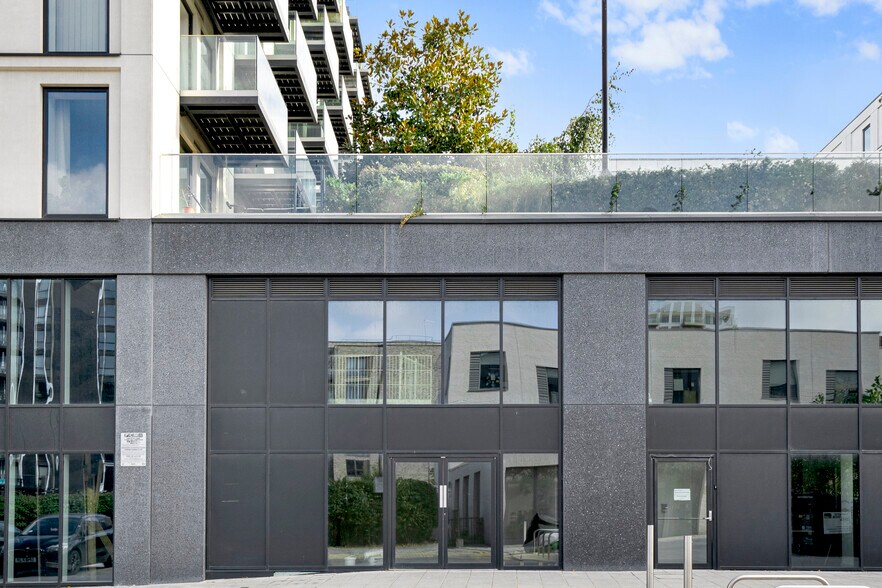 John Harrison Square, Londres à vendre - Photo du bâtiment - Image 2 de 2