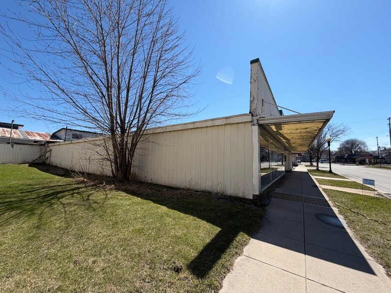 87 Division St, Manistee, MI for sale - Building Photo - Image 3 of 37
