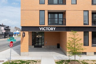 Plus de détails pour 900 Leonard St NW, Grand Rapids, MI - Commerce de détail à louer