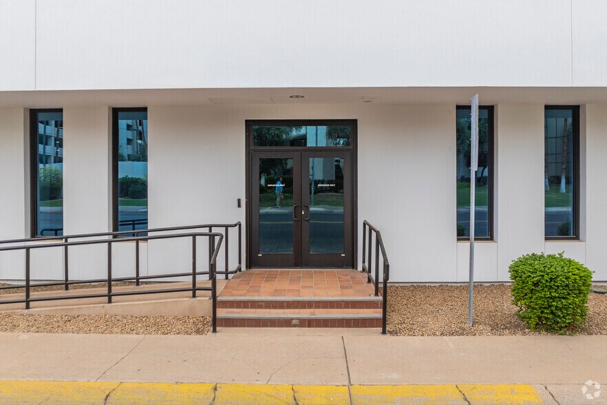 3033 N Central Ave, Phoenix, AZ à louer - Photo du bâtiment - Image 3 de 6