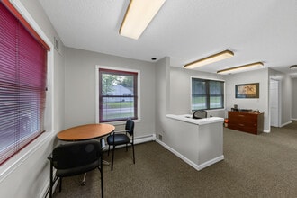 565 Bay Rd, Queensbury, NY à louer Photo intérieure- Image 2 de 8