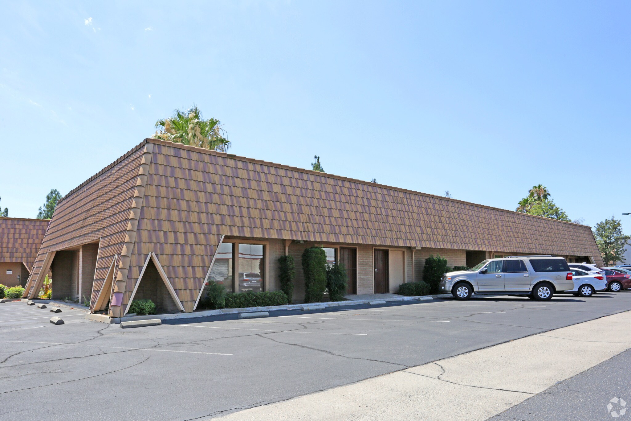 2017 N Gateway Blvd, Fresno, CA à louer Photo du bâtiment- Image 1 de 6