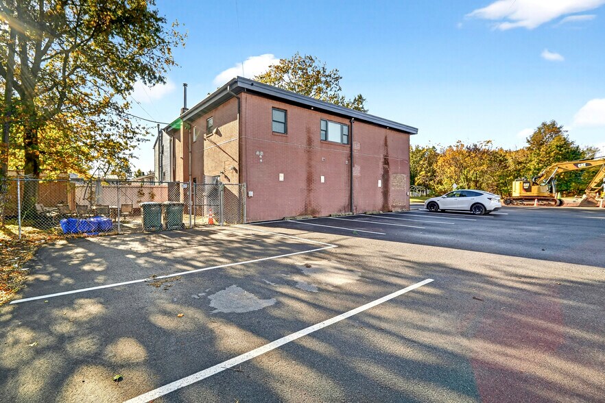 97 Newport Ave, Somerset, NJ à vendre - Photo du bâtiment - Image 2 de 18