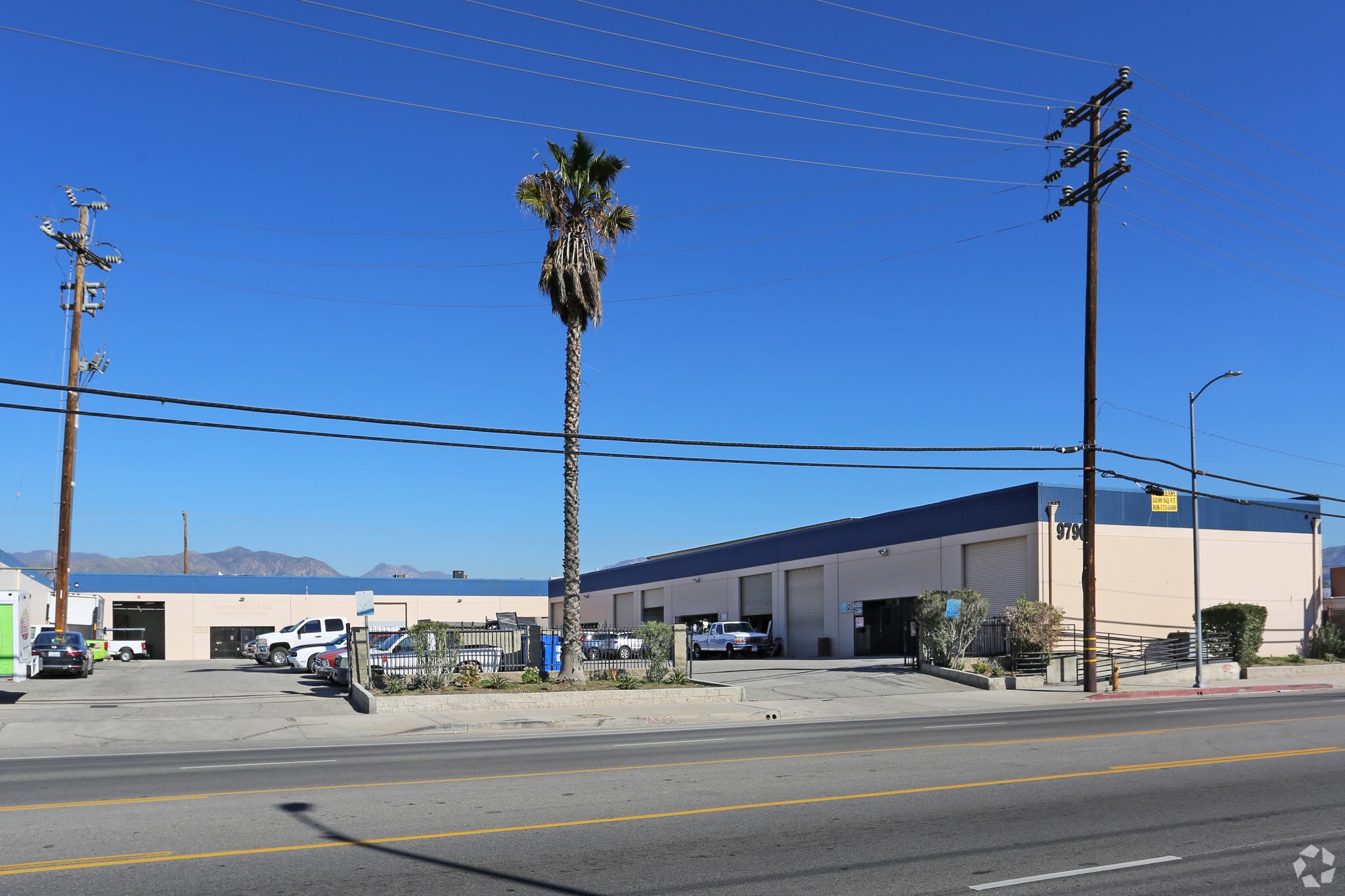 9790-9792 Glenoaks Blvd, Sun Valley, CA for lease Primary Photo- Image 1 of 10