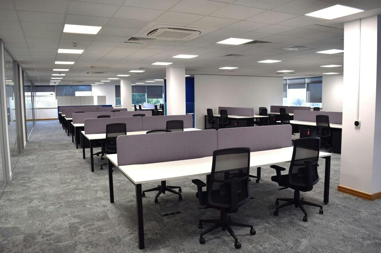 Park Ave, Almondsbury for lease Interior Photo- Image 1 of 4