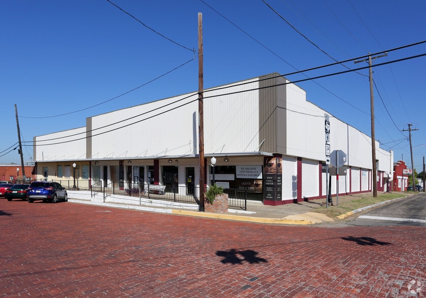 102 W Main St, Wolfe City, TX for sale - Primary Photo - Image 1 of 2
