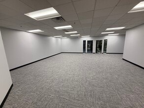 2100 Powers Ferry Rd SE, Atlanta, GA for lease Interior Photo- Image 2 of 8