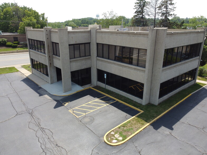 10 W Main St, Cary, IL for lease - Building Photo - Image 1 of 3