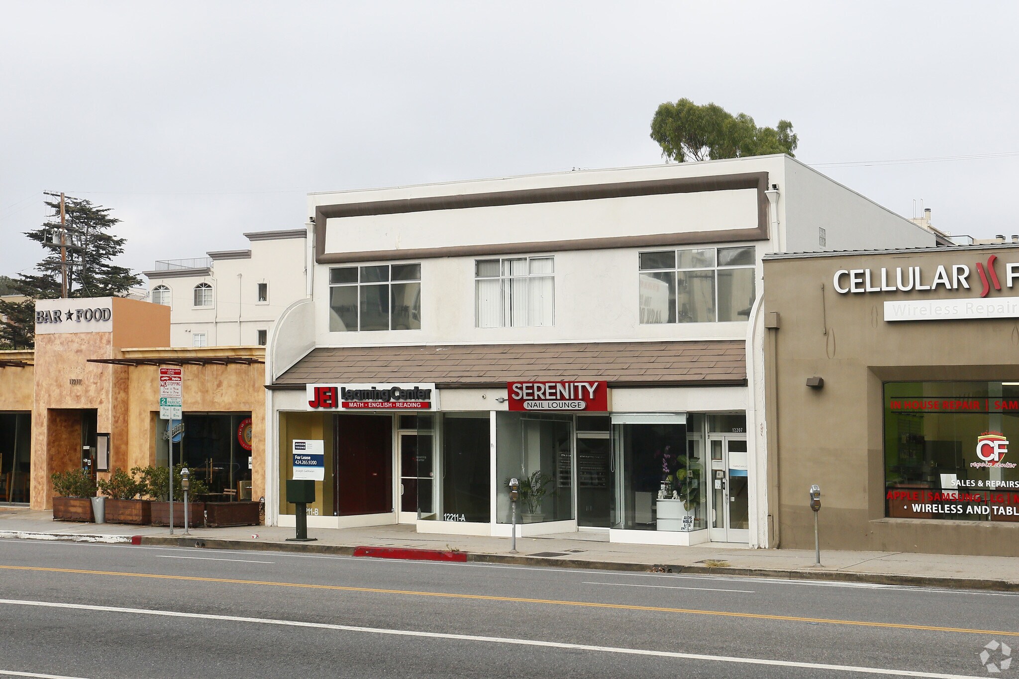 12207-12211 Wilshire Blvd, Los Angeles, CA à louer Photo principale- Image 1 de 9