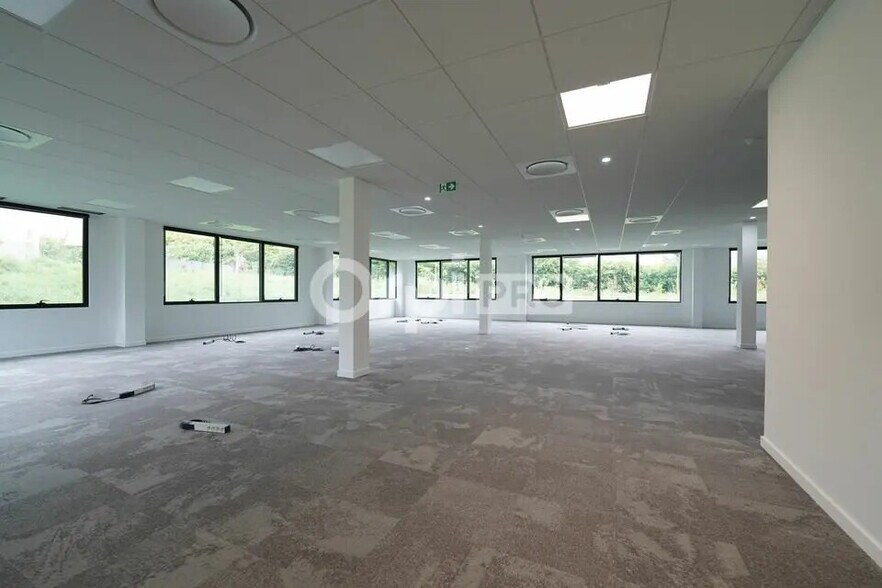 Office in Limonest for lease - Building Photo - Image 3 of 10