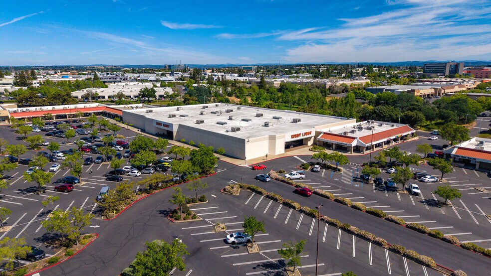 1815 Douglas Blvd, Roseville, CA à vendre - Photo du bâtiment - Image 2 de 8
