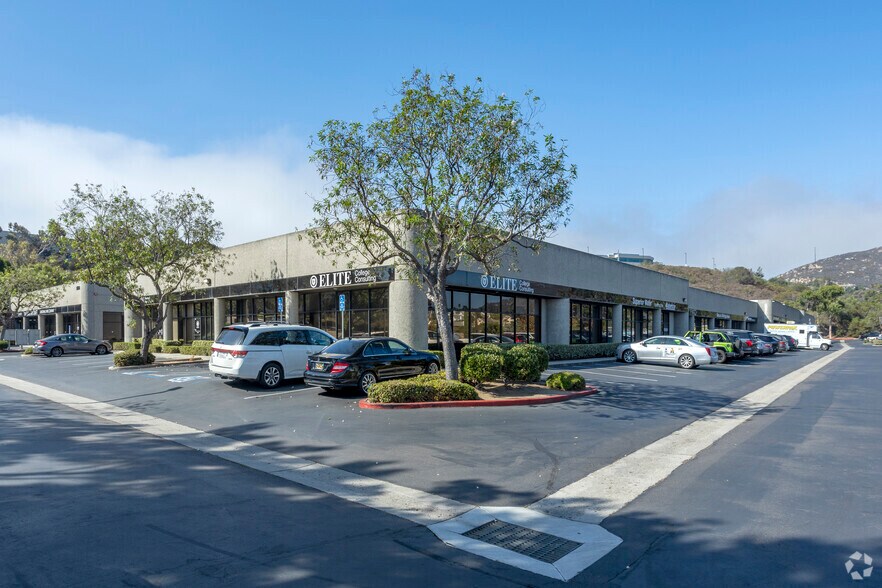 11305 Rancho Bernardo Rd, San Diego, CA à louer - Photo du bâtiment - Image 3 de 10