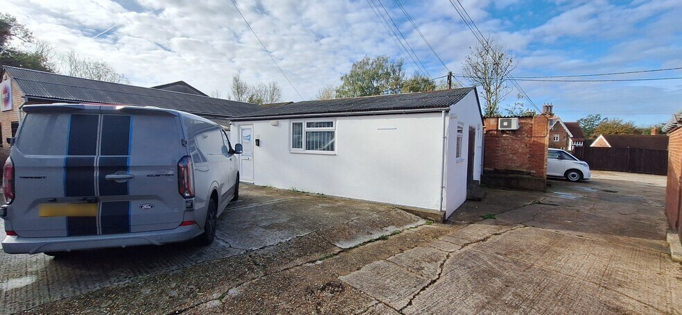 Bognor Rd, Warnham à louer - Photo du bâtiment - Image 2 de 7
