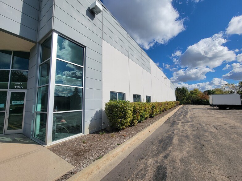 1155 Bowes Rd, Elgin, IL à louer - Photo du bâtiment - Image 2 de 8
