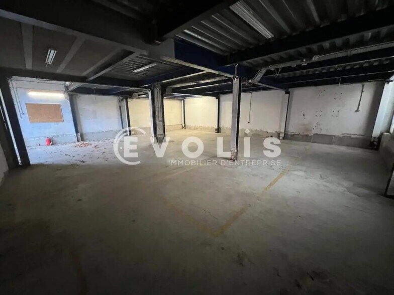 Flex in Croissy-Beaubourg for lease - Interior Photo - Image 3 of 11