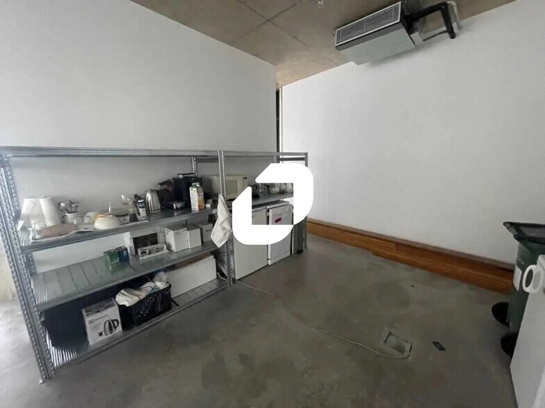 Office in Malakoff for lease - Interior Photo - Image 3 of 7