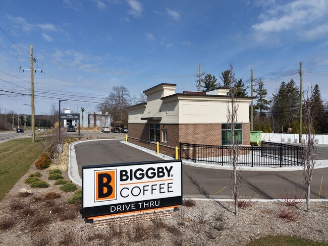 Plus de détails pour 7450 Dixie Hwy, Independence Township, MI - Commerce de détail à vendre