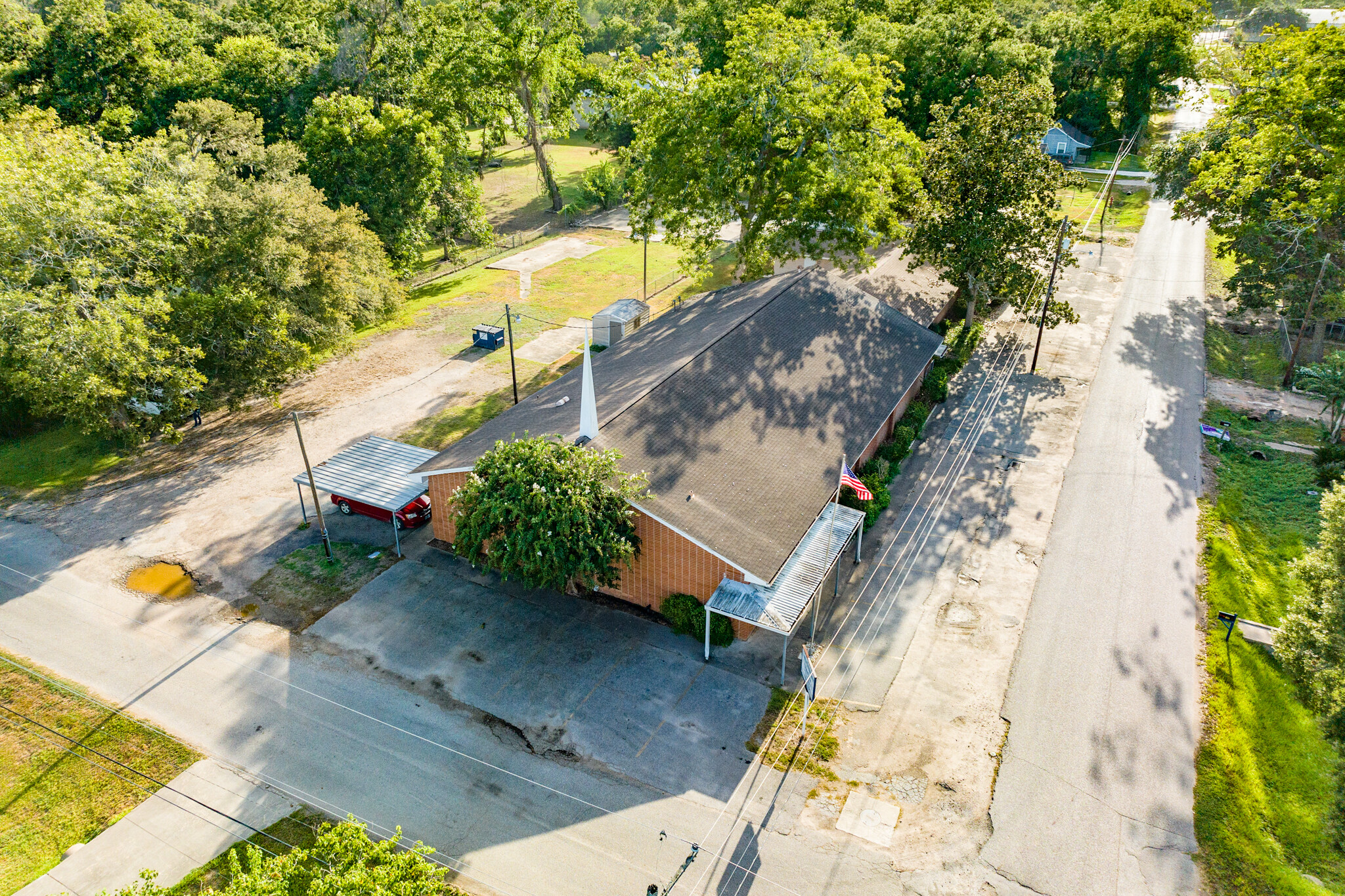 629 E Bernard St, West Columbia, TX for sale Primary Photo- Image 1 of 5