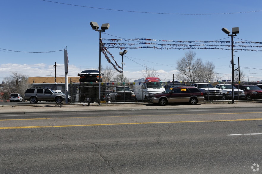 950 Federal Blvd, Denver, CO for lease - Primary Photo - Image 2 of 8