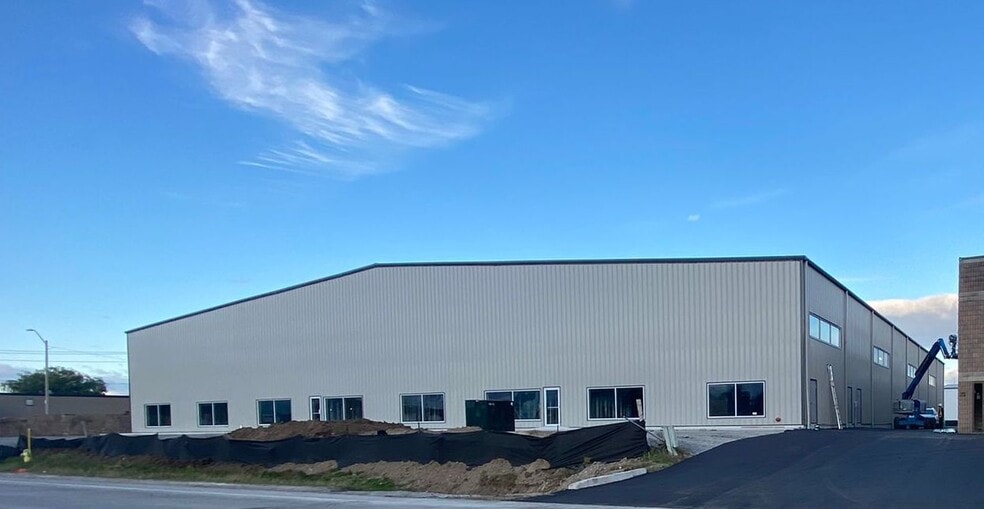 65 Welham Rd, Barrie, ON à louer - Photo du bâtiment - Image 2 de 2