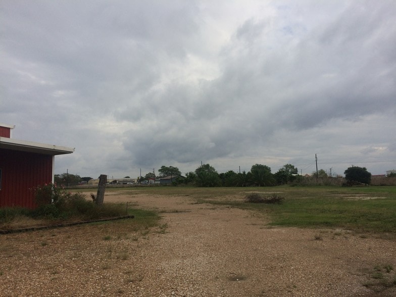 204 Glen Flora Rd, Eagle Lake, TX à vendre - Photo du bâtiment - Image 3 de 33