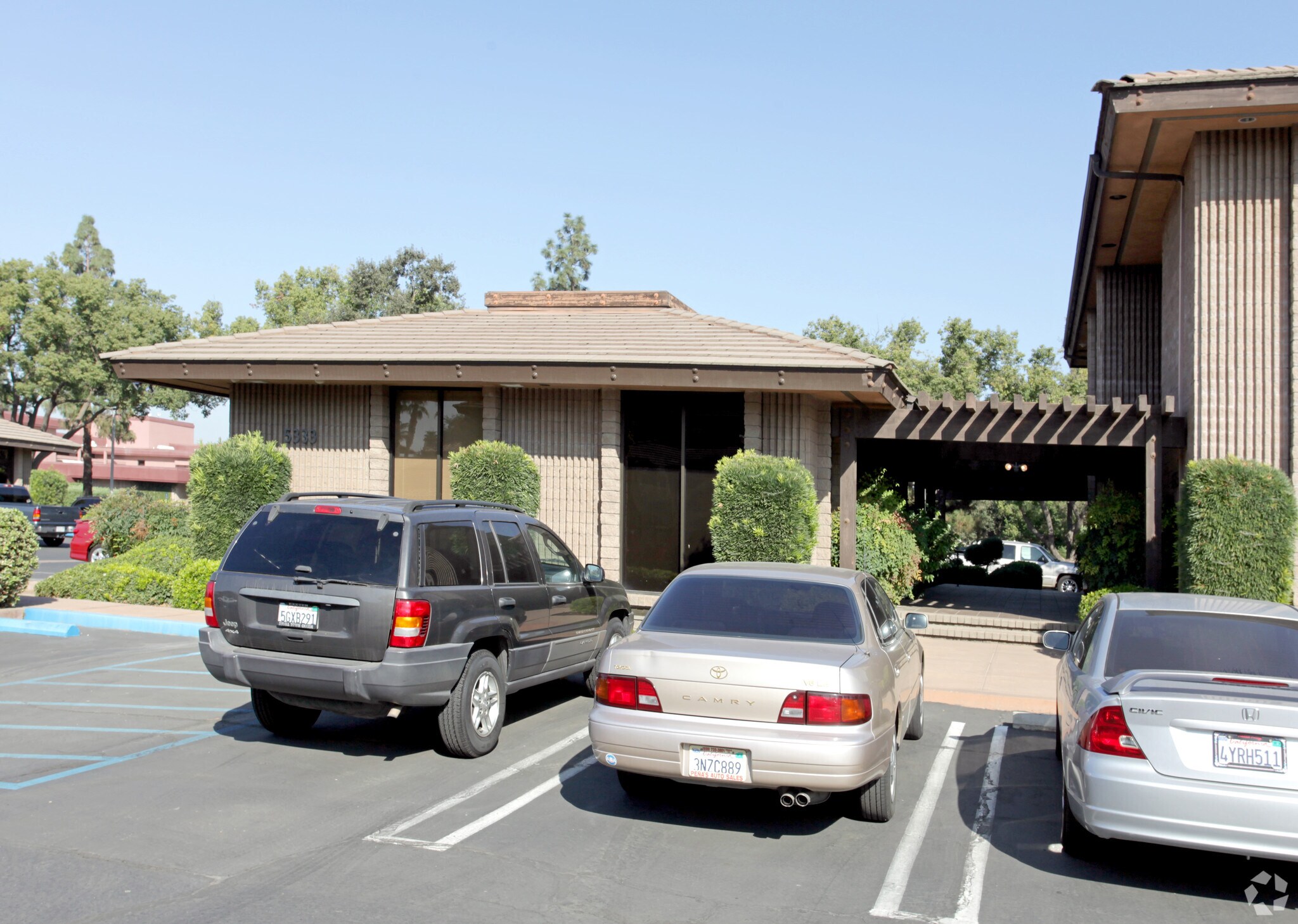 5333 W Hillsdale Ave, Visalia, CA for sale Primary Photo- Image 1 of 5